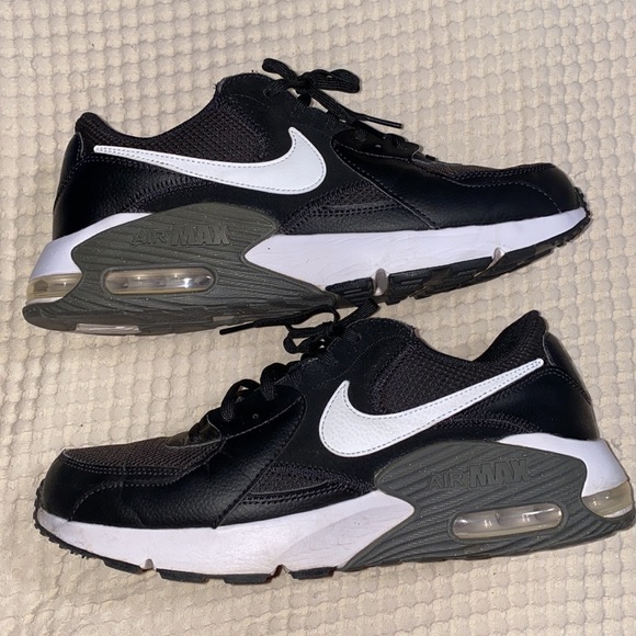 Nike Air Max Excee Men’s Black and White Sneaker Shoes - Picture 4 of 8